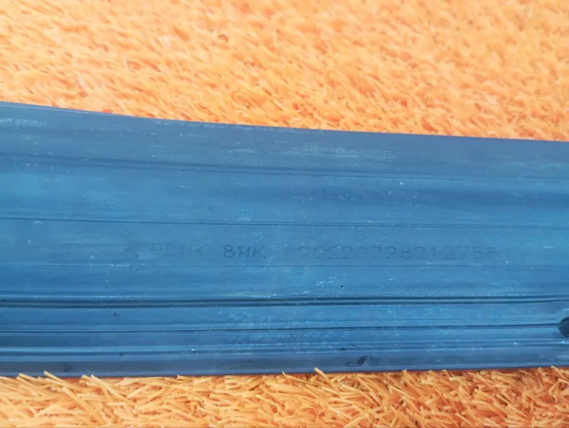 Уплотнитель двери