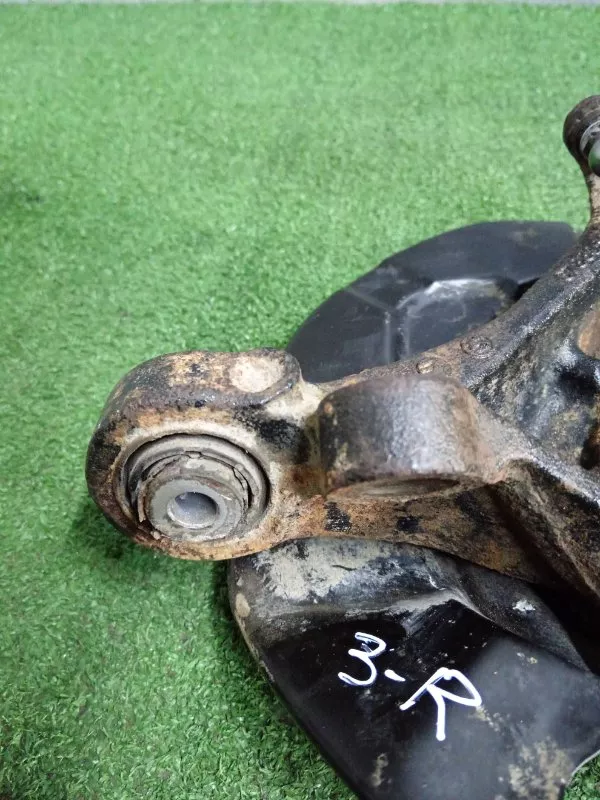 Кулак поворотный