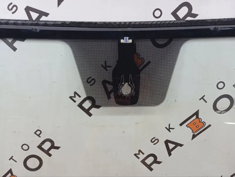 Стекло лобовое