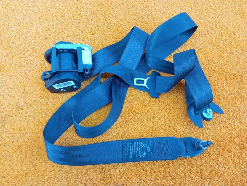 Ремень безопасности