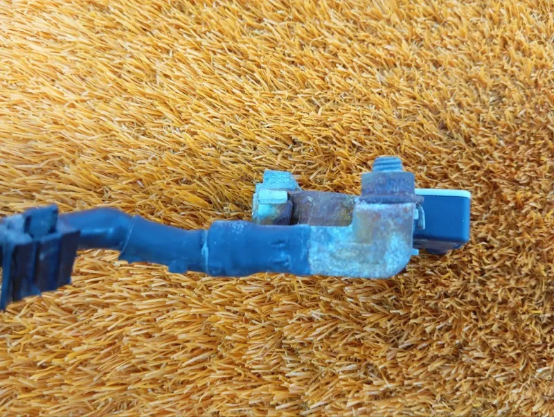 Клемма аккумулятора