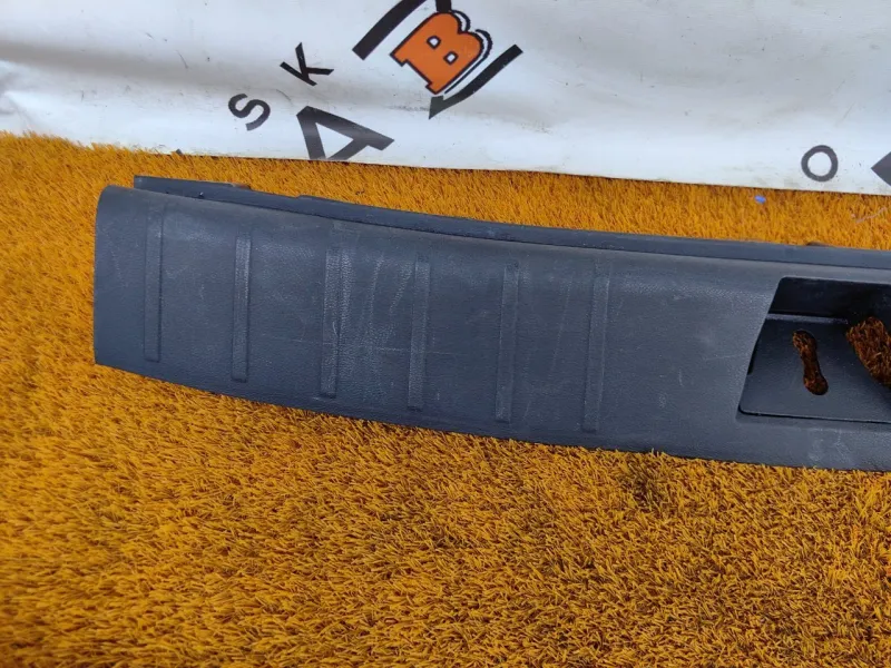 Накладка замка багажника