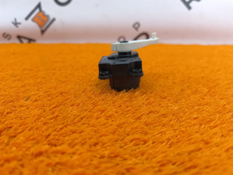 Моторчик заслонки печки