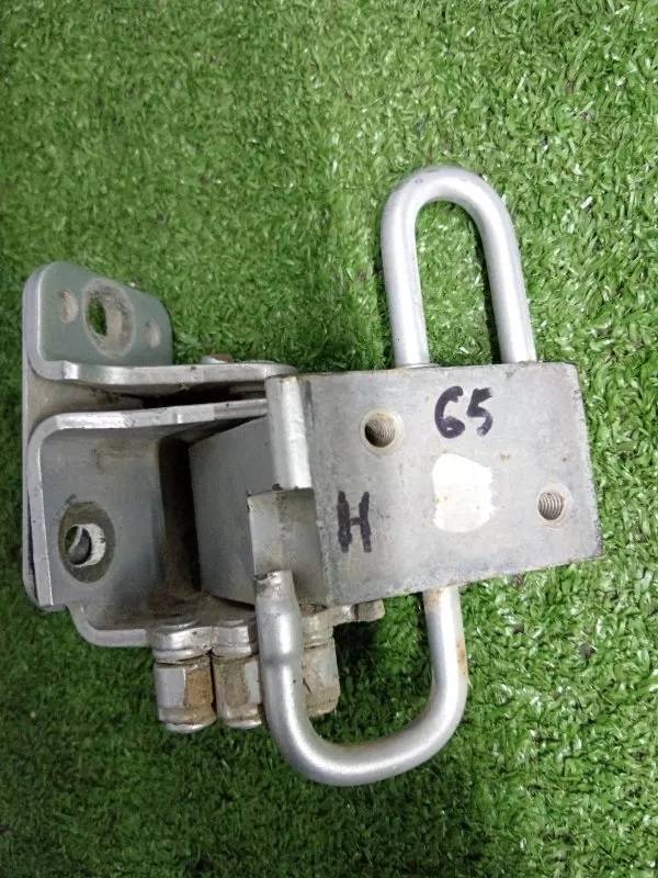 Петля двери