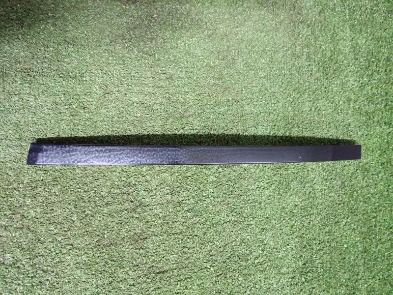 Направляющая стекла двери