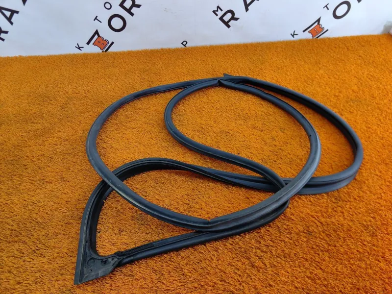 Уплотнитель двери