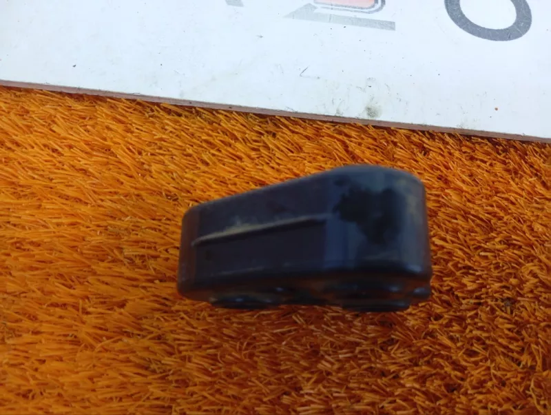 Крепление глушителя