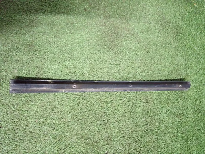 Направляющая стекла двери BMW 5-Series 1999 51357182296 E39, задняя правая