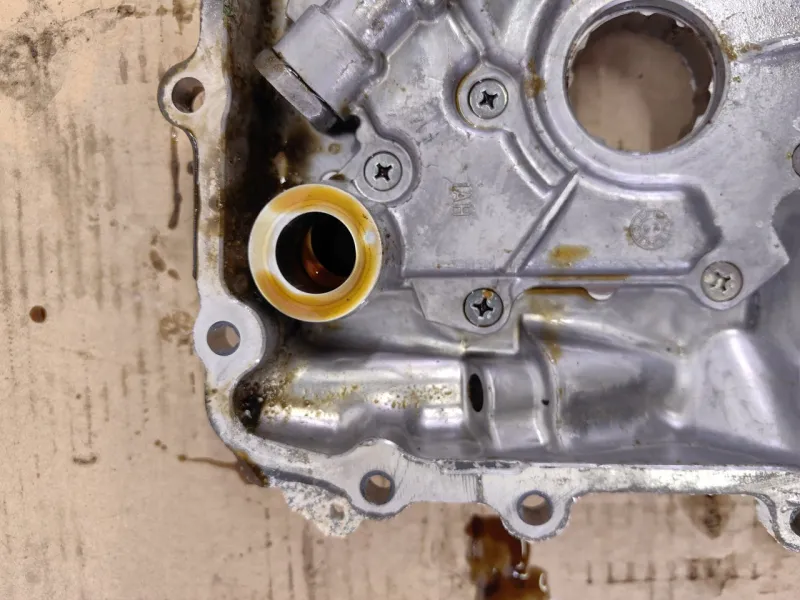 Крышка двигателя передняя