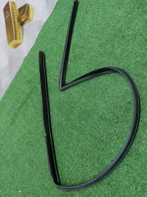 Уплотнитель стекла двери