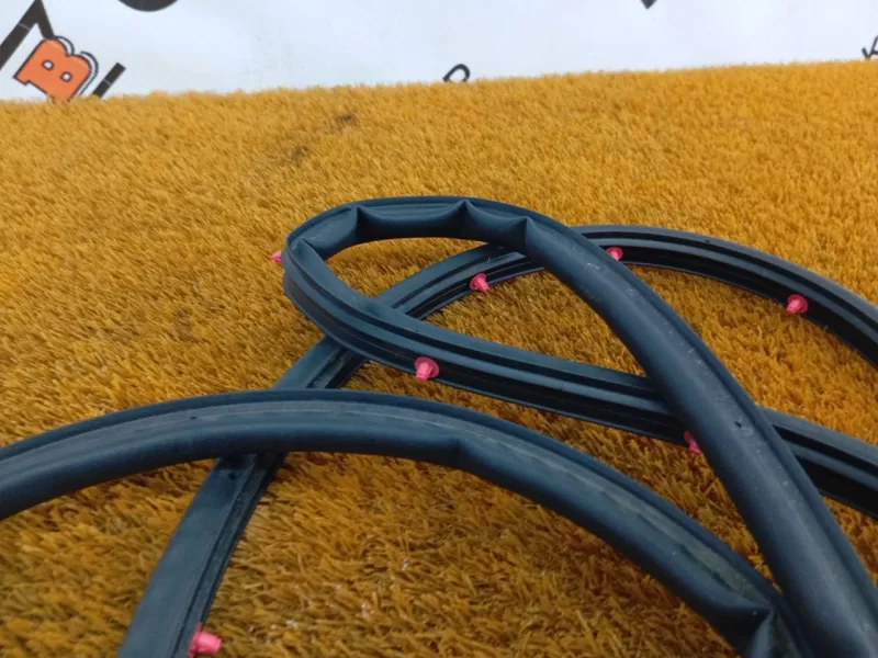 Уплотнитель двери