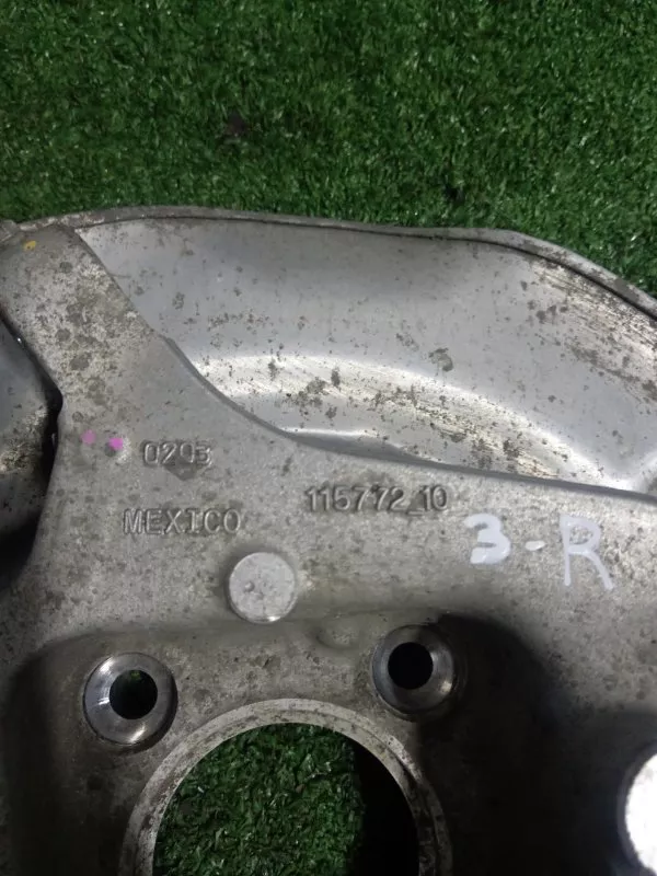 Кулак поворотный