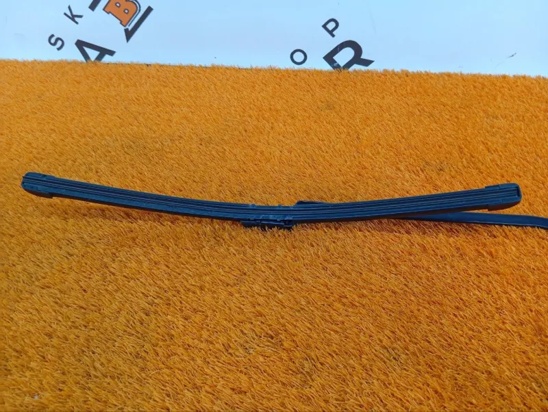 поводок стеклоочистителя