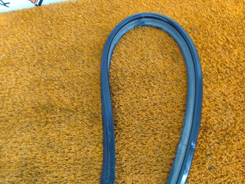 Уплотнитель багажника