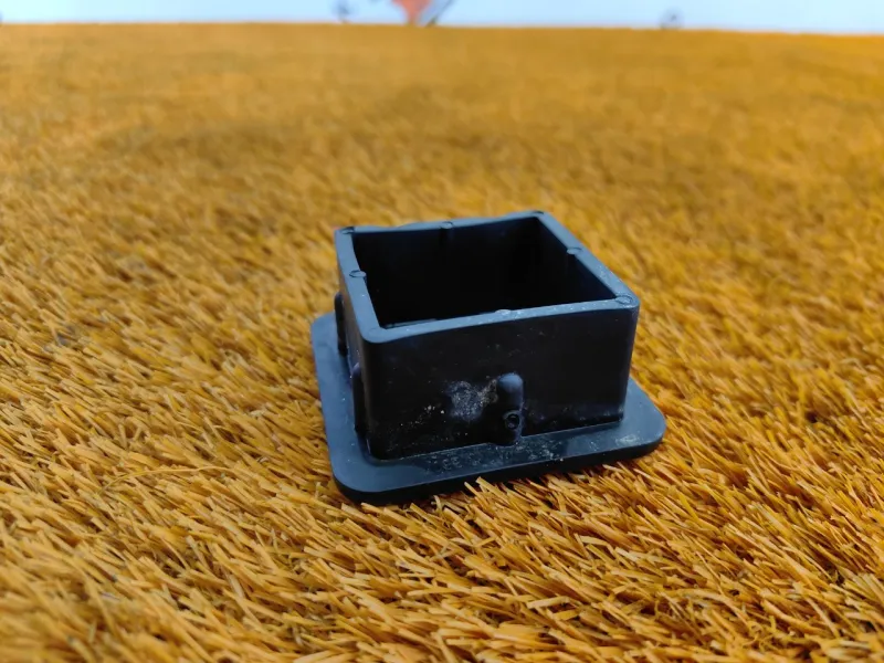 Заглушка буксировочного крюка