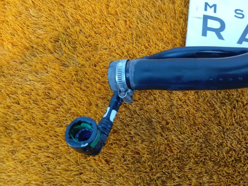 Горловина топливного бака