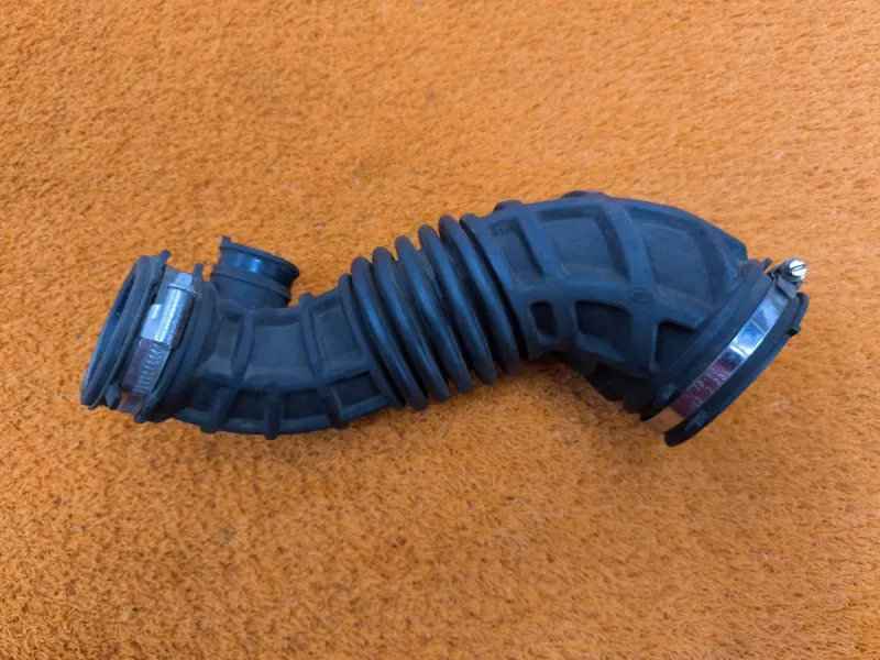 Патрубок воздушного фильтра