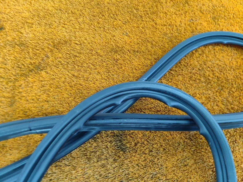 Уплотнитель багажника