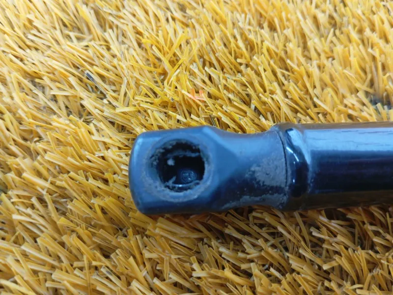 Амортизатор крышки багажника