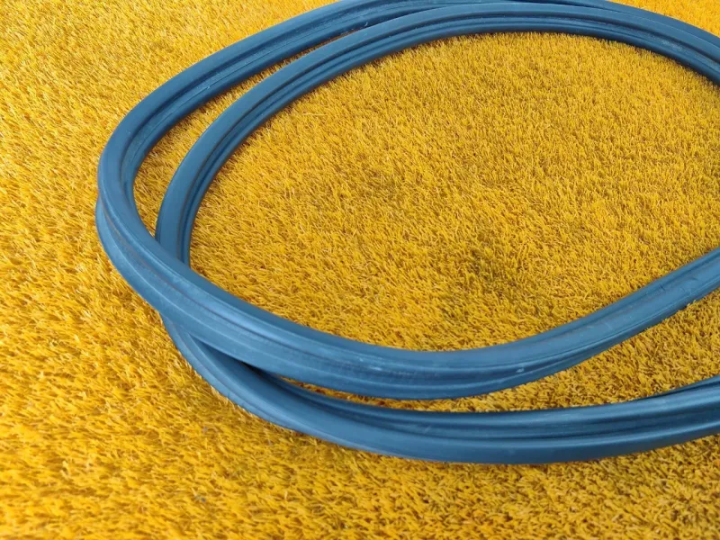 Уплотнитель багажника