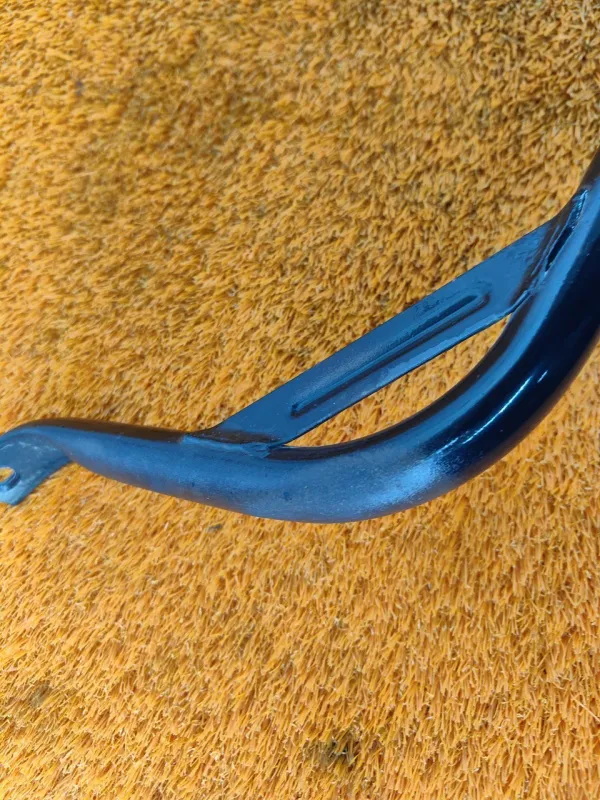 Крепление топливного бака