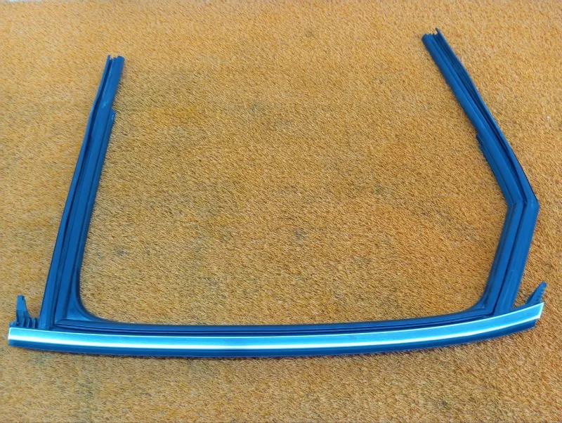 Уплотнитель стекла двери