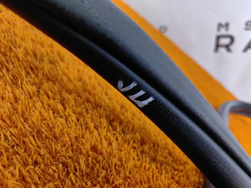 Уплотнитель проема двери