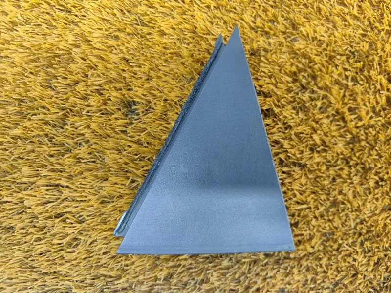 Уголок двери