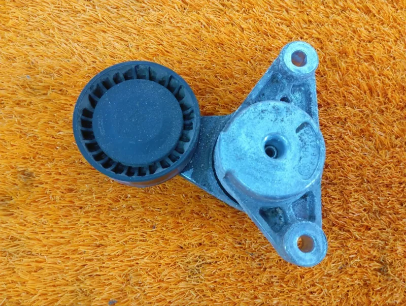 Ролик натяжной навесного оборудования