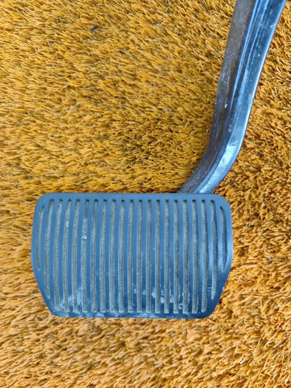 Педаль тормоза