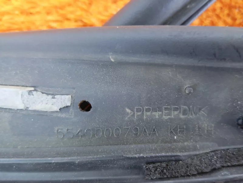 Уплотнитель двери