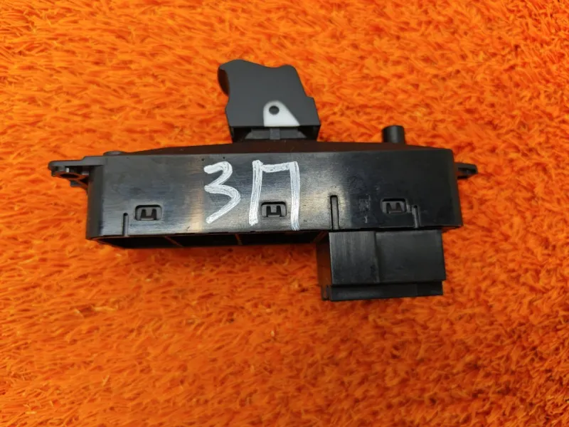 Кнопка стеклоподъемника