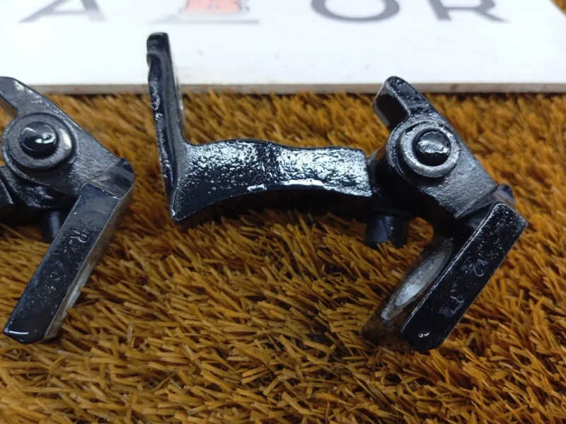 Петля двери