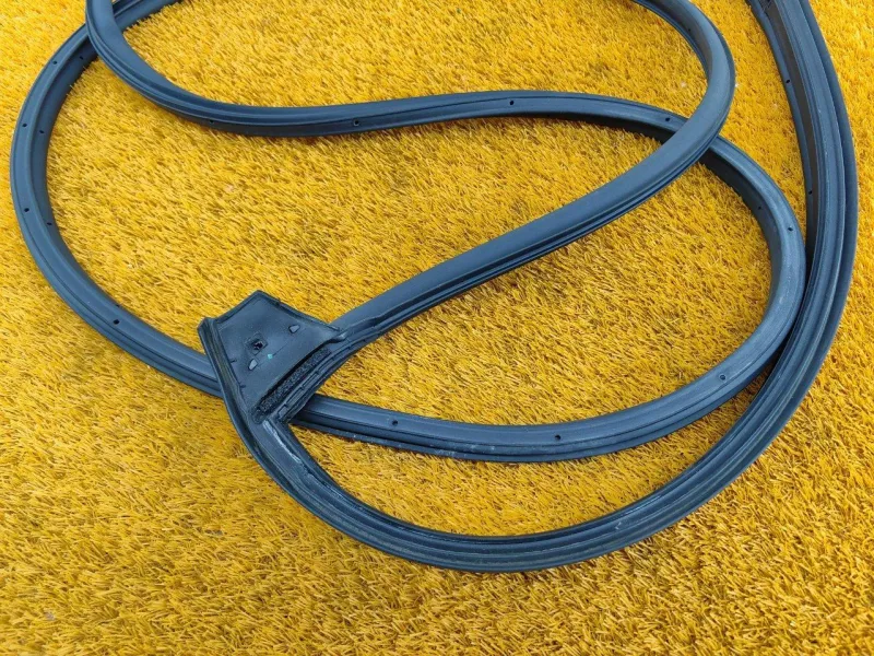 Уплотнитель двери