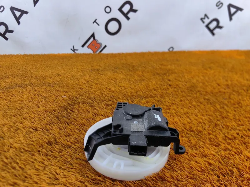 Сервопривод заслонок печки