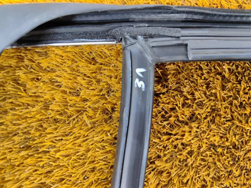 Уплотнитель стекла двери