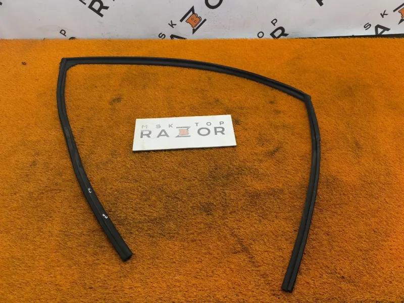 Уплотнитель стекла двери