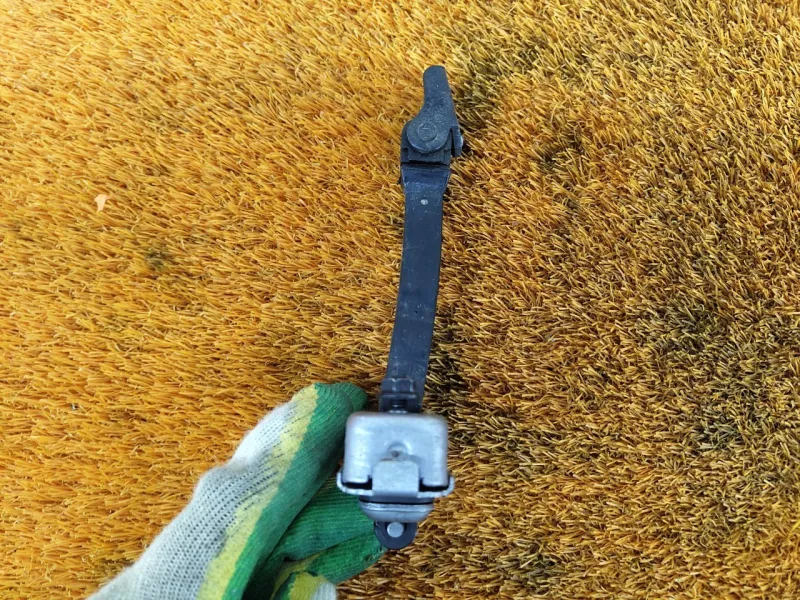 Ограничитель двери