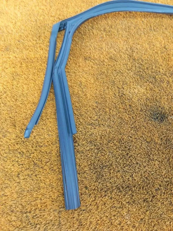 Уплотнитель стекла двери