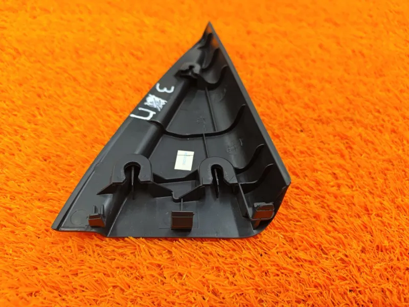 Уголок двери