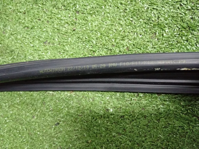 Уплотнитель стекла двери