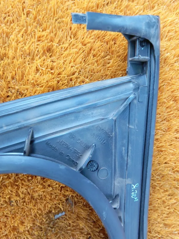 Уплотнитель стекла двери