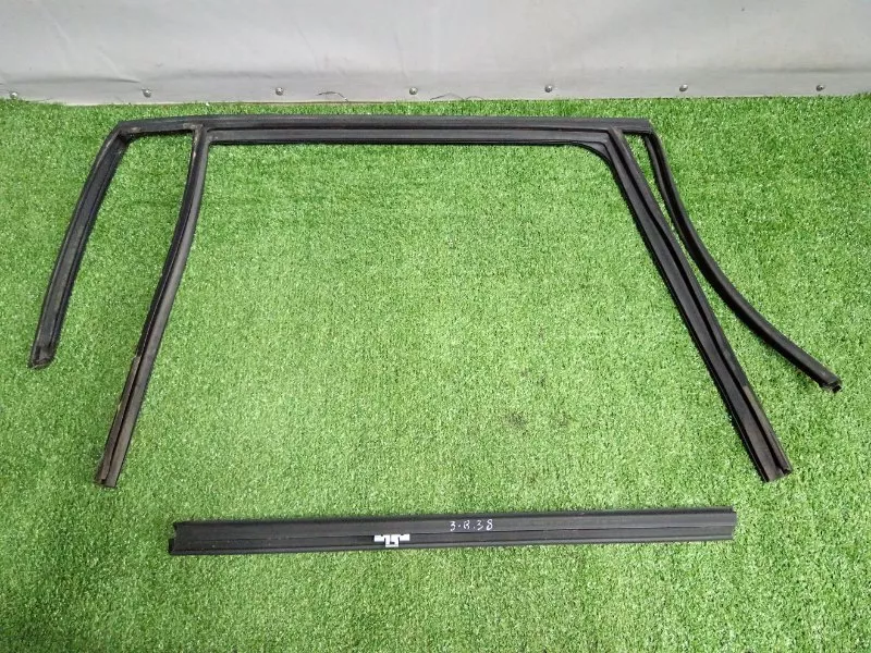 Уплотнитель стекла двери