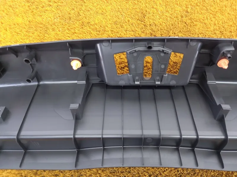 Накладка замка багажника