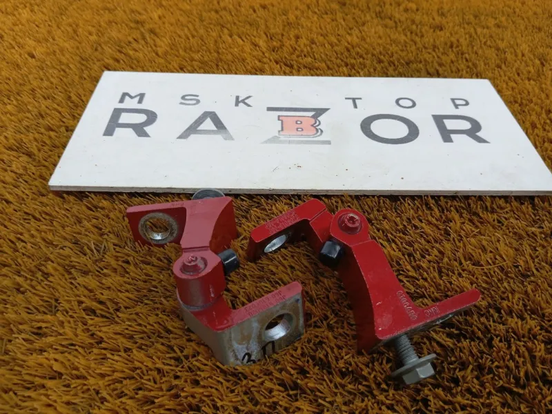 Петля двери