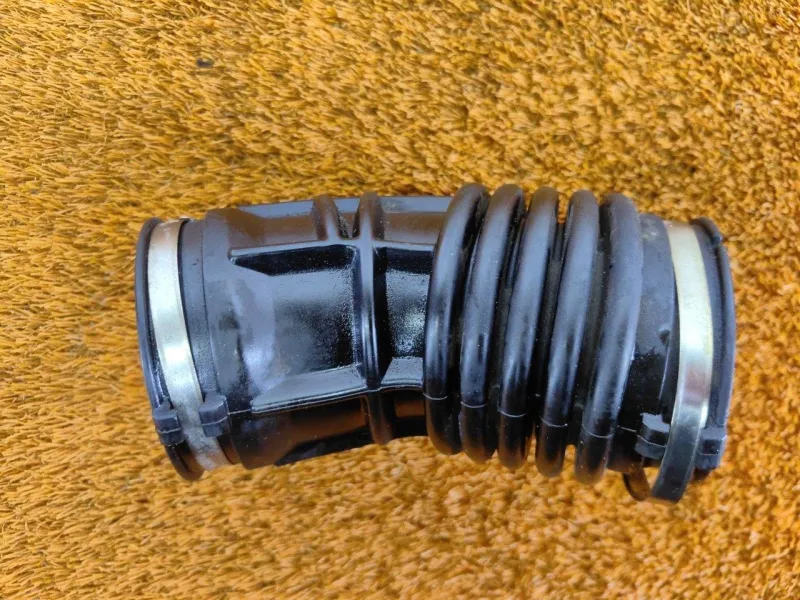 Патрубок воздушного фильтра