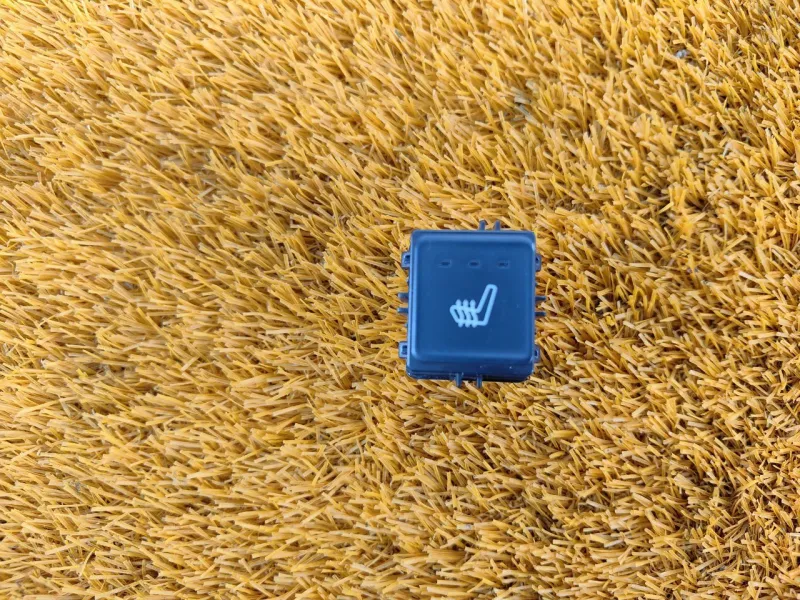 Кнопка обогрева сидений