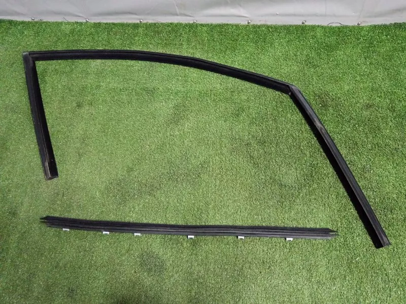 Уплотнитель стекла двери