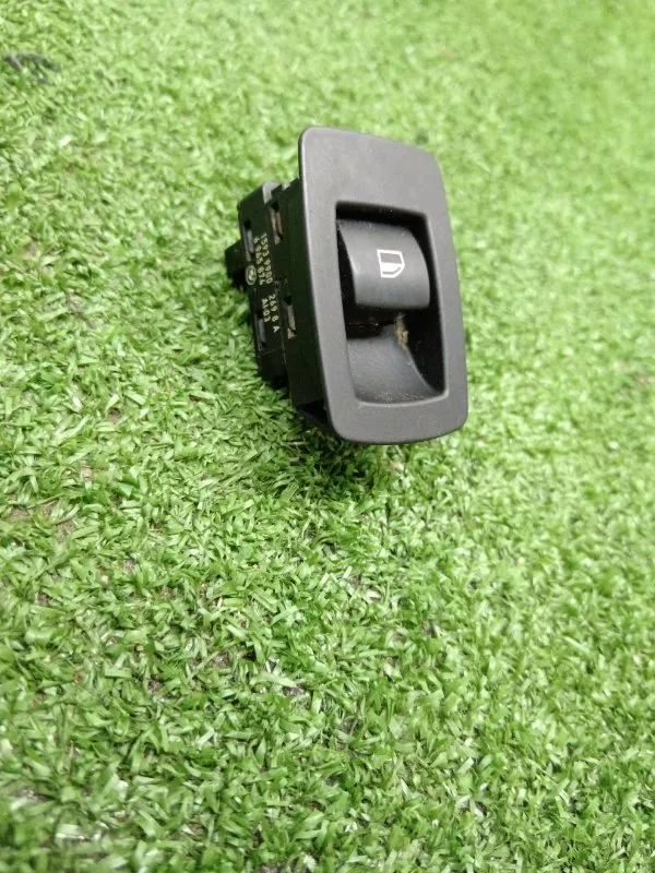 Кнопка стеклоподъемника