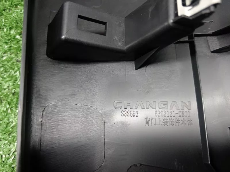 Обшивка двери багажника